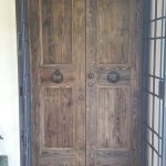 Portoncini di Entrata porta in legno vecchio, con specchiatura apribile.