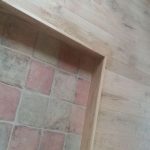 Creazioni in legno interno e esterno realizzazione di pavimentazione con tavole in castagno anticate, spazzolate e piallate. trattamento con olio naturale. a completamento una scaletta.2